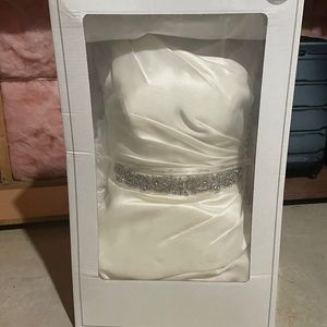 Vera Wang David’s Bridal Wedding Gown